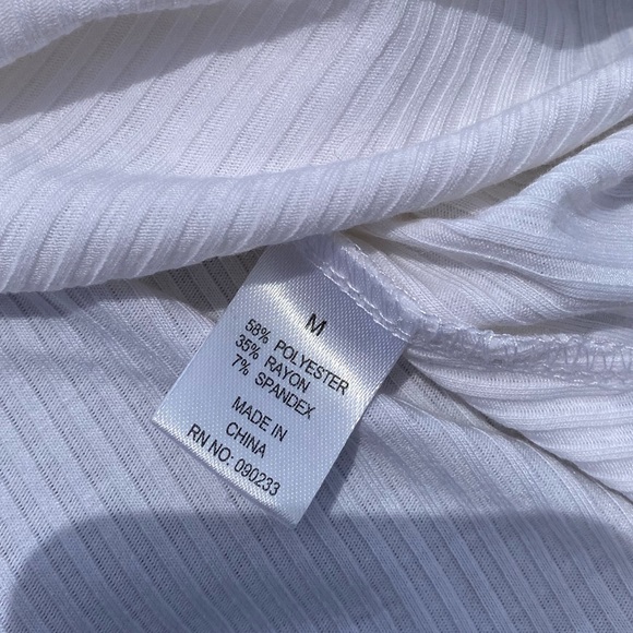 NWT Off the shoulder crop top - Picture 5 of 6